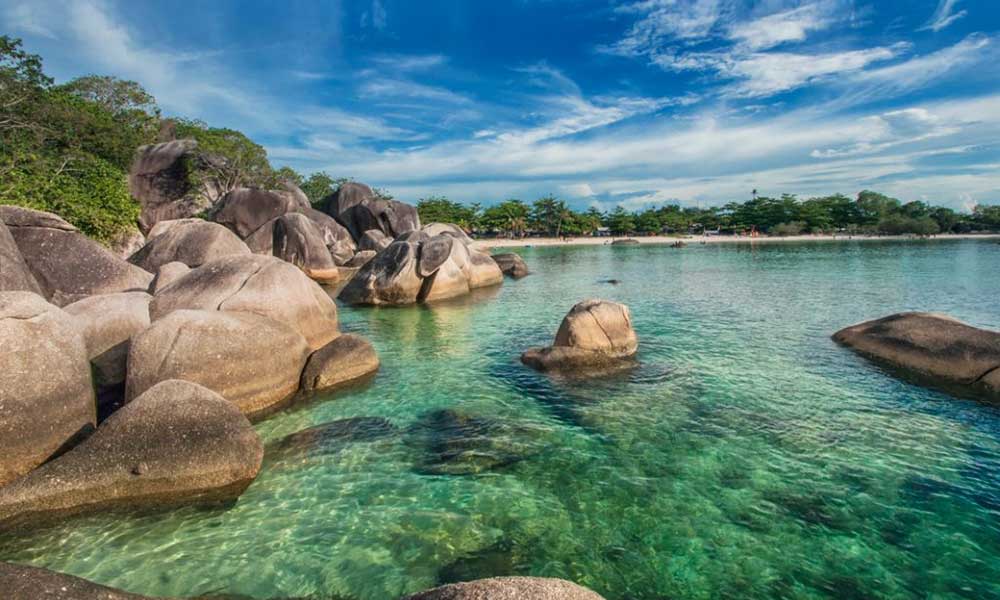 Pantai Tanjung Tinggi yang Indah